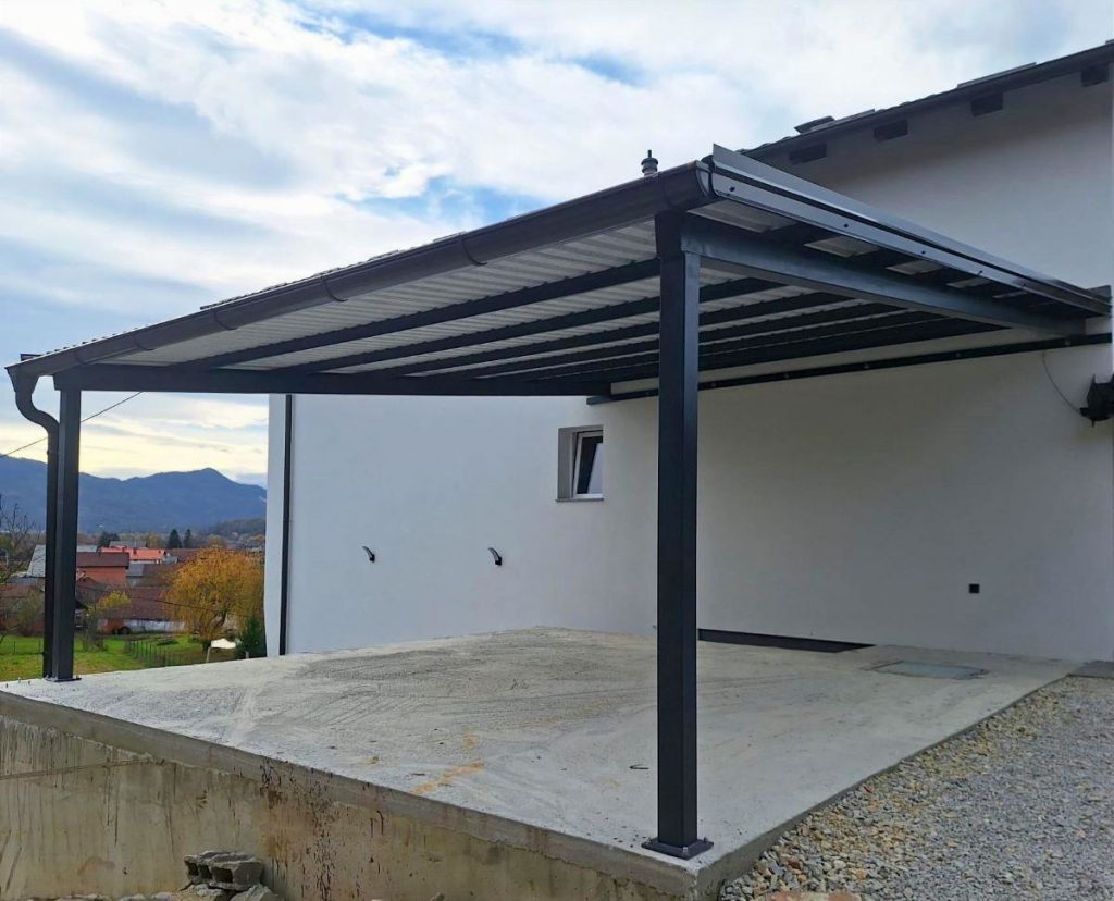 zrada i montaža moderne metalne nadstrešnice